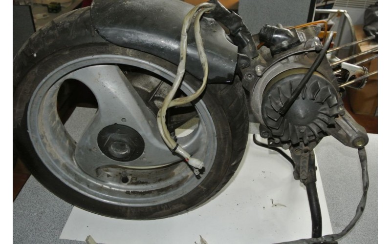 Двигательный блок с колесом, БУ для Piaggio 50, 2t, воздух